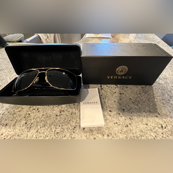 Versace Gold and Black NEW Sunglasses 🕶 Excellent condition. - Picture 2 of 5